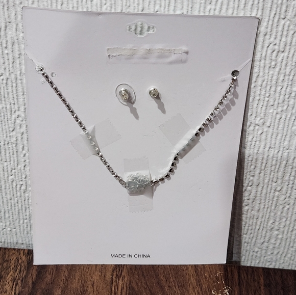 Nicole Miller Iridiscent Rhinestone Set - Picture 3 of 3